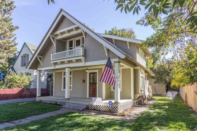 property at 618 E 9th Ave