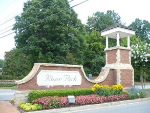 127 Swanee Ln in Woodstock, GA - Building Photo - Building Photo