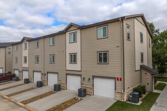 Starwood Farms Townhomes in Cypress, TX - Foto de edificio - Building Photo