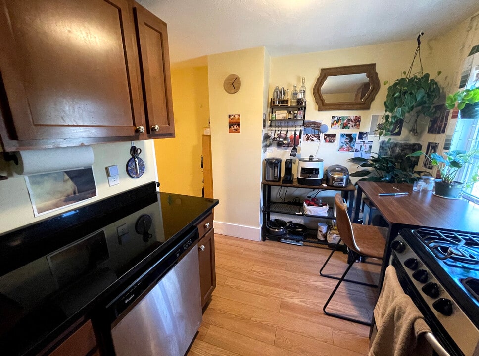 5 Blake St, Unit 7 in Cambridge, MA - Building Photo