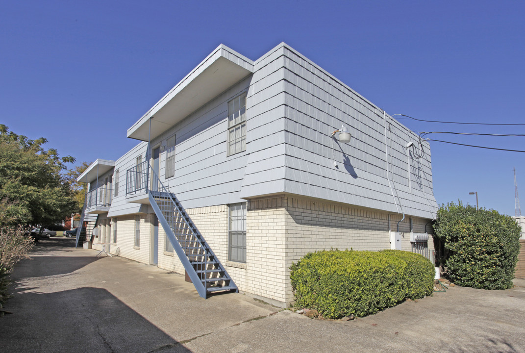 309 College St in Arlington, TX - Foto de edificio