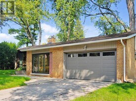 173 Dunwoody Dr in Oakville, ON - Building Photo