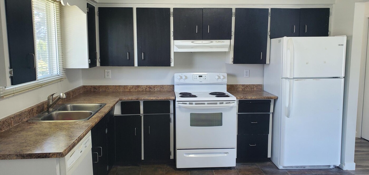 8446 Hilton Dr in Chilliwack, BC - Building Photo
