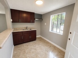 1153 E 50th St, Unit 3 in Los Angeles, CA - Building Photo