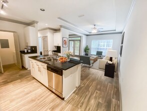 Avana Uptown in Atlanta, GA - Building Photo - Interior Photo