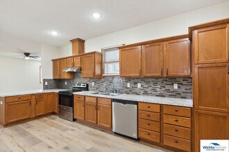 2351 N Roosevelt Ct in Wichita, KS - Building Photo - Building Photo