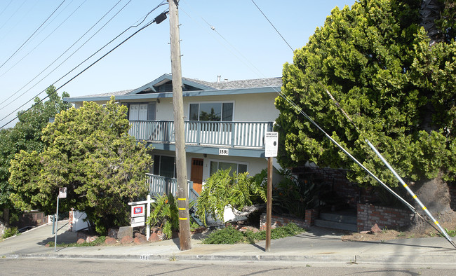 3591 65th Ave in Oakland, CA - Foto de edificio - Building Photo