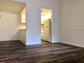 6 Dakota Dr in Ventura, CA - Building Photo - Building Photo