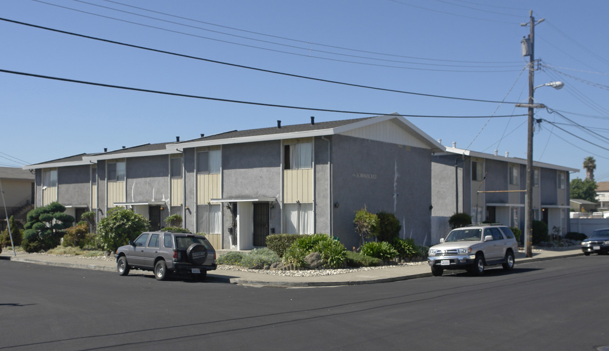 Rodeo Commons Townhomes in Rodeo, CA - Building Photo