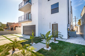 2131 S Rimpau Blvd in Los Angeles, CA - Building Photo - Building Photo