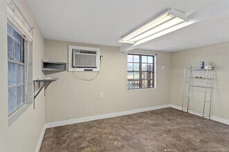 7230 Pirates Cove in Sulphur, LA - Foto de edificio - Building Photo