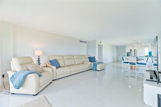 1021 Hillsboro Mile in Hillsboro Beach, FL - Building Photo - Building Photo