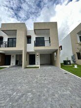 5481 W Oak Wy, Unit 5481- in Davie, FL - Foto de edificio - Building Photo