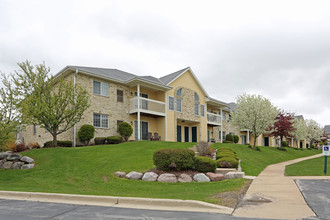 Kendal Hills in Waukesha, WI - Foto de edificio - Building Photo