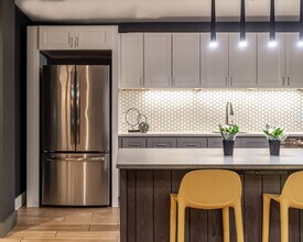 Luxury On Pine in Philadelphia, PA - Building Photo - Building Photo