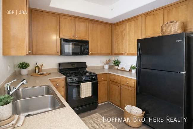 7395 W Manchester Ave, Unit 207 in Los Angeles, CA - Building Photo - Building Photo