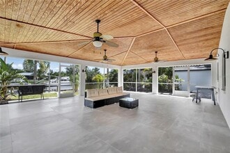 15180 Lyneburg Ave in Port Charlotte, FL - Foto de edificio - Building Photo