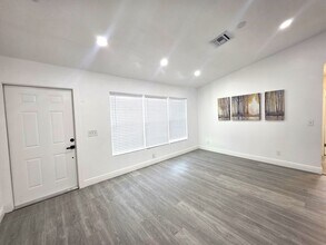 490 13th Ln SW in Vero Beach, FL - Building Photo - Building Photo