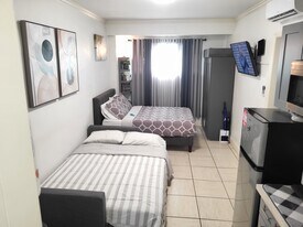 17121 NW 10th Ct, Unit AliaSpot Studio in Miami, FL - Building Photo