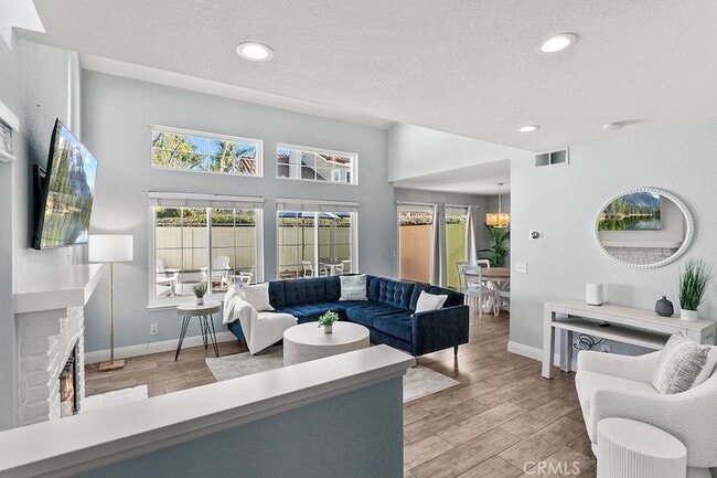 11 Wild Horse Loop in Rancho Santa Margarita, CA - Foto de edificio - Building Photo