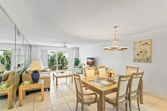 2200 Diana Dr in Hallandale Beach, FL - Building Photo - Building Photo