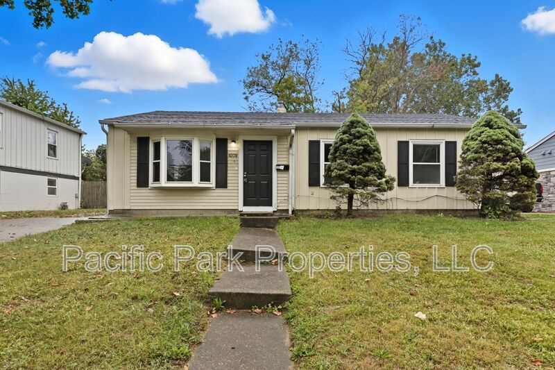 8209 Gilmore Rd in Indianapolis, IN - Building Photo