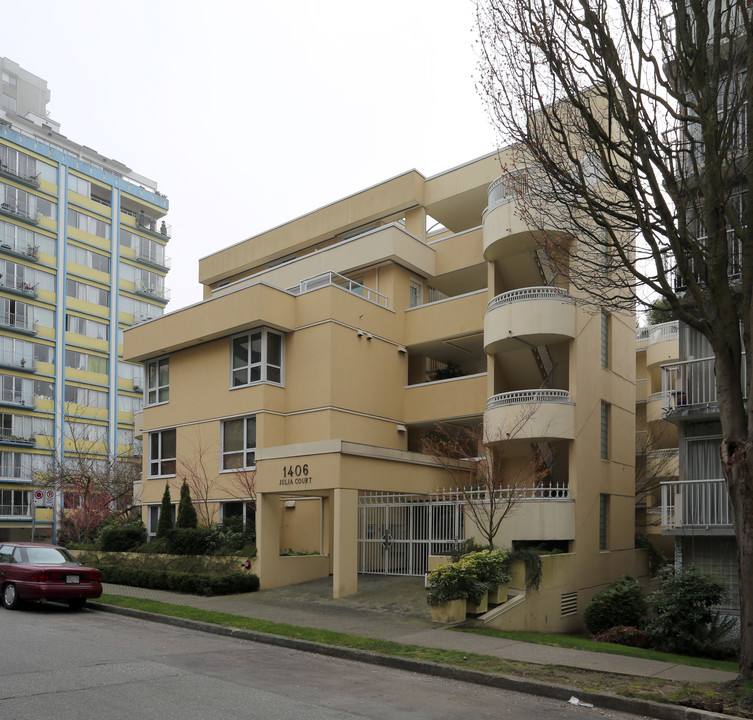 Julie Court in Vancouver, BC - Building Photo