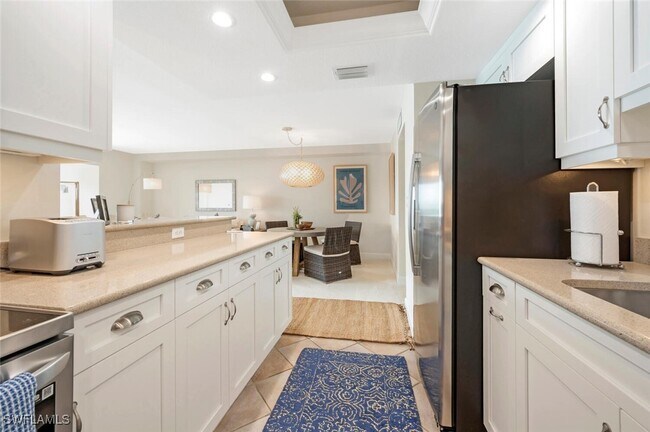property at 2800 Gulf Shore Blvd N