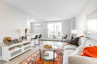 Corktown Crossing I in Hamilton, ON - Building Photo