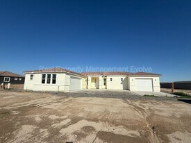 22536 W Huntington Dr in Buckeye, AZ - Building Photo