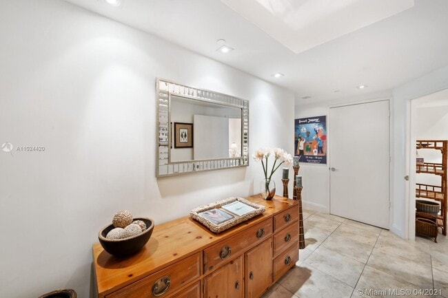 765 Crandon Blvd-Unit -111 in Miami, FL - Building Photo - Building Photo