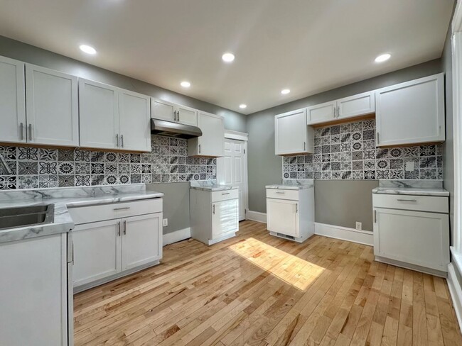 property at 1336 N Morgan Ave