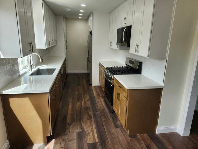 10980 Palms Blvd in Los Angeles, CA - Building Photo - Building Photo