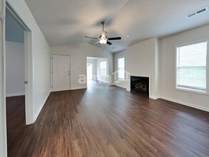 5715 Regent Village Dr in Winston-Salem, NC - Foto de edificio - Building Photo