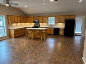 6205 Lynnfield Rd in Horn Lake, MS - Building Photo