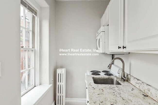 47 S Russell St, Unit 4 in Boston, MA - Building Photo - Building Photo