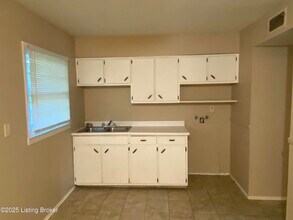 127 Meadowood Rd in Louisville, KY - Building Photo - Building Photo