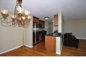 1122 N Clark St, Unit 1403 in Chicago, IL - Building Photo - Building Photo