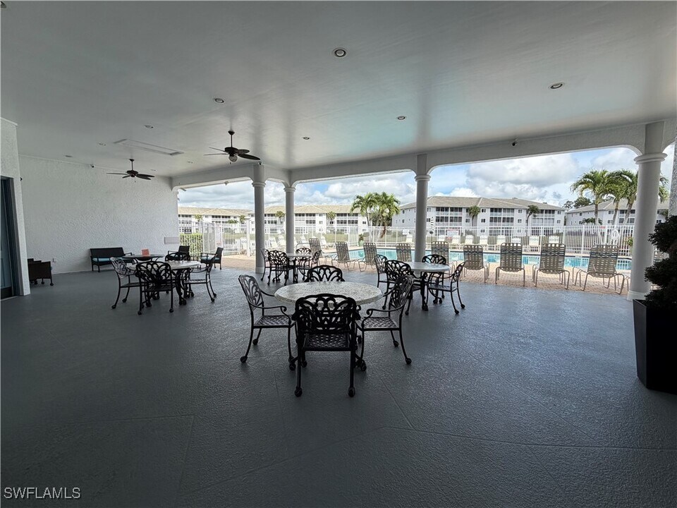 7839 Regal Heron Cir in Naples, FL - Foto de edificio