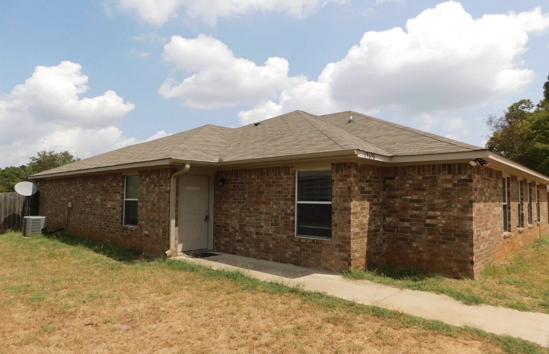 15500 County Rd 1148 in Tyler, TX - Building Photo