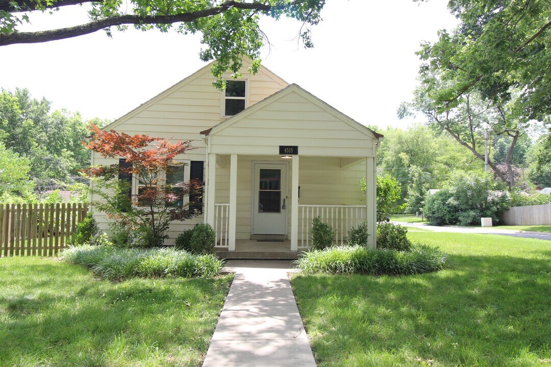 4515 W 62nd Terrace in Fairway, KS - Building Photo