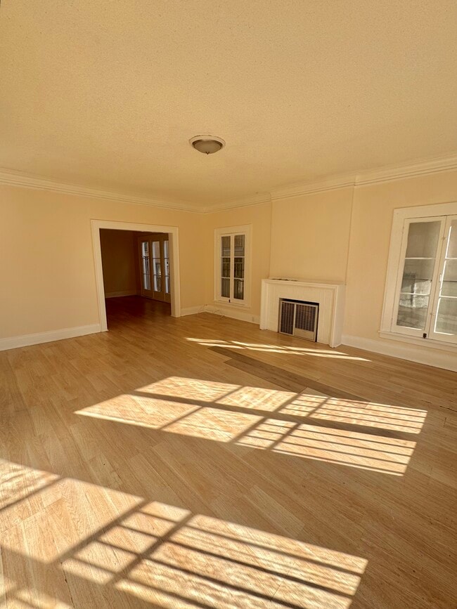 420 S Berendo St, Unit 3 in Los Angeles, CA - Building Photo - Building Photo