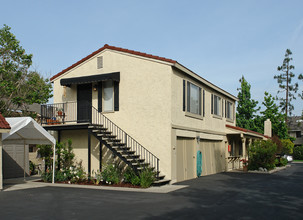 2522 Elden Ave in Costa Mesa, CA - Building Photo - Building Photo