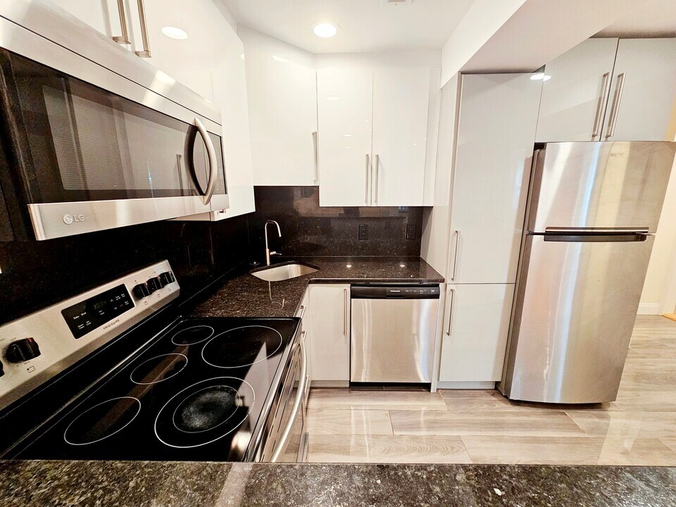 1803 Beacon St, Unit 1 in Brookline, MA - Building Photo