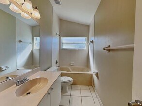 14420 NW 83rd Pl in Hialeah, FL - Building Photo - Building Photo