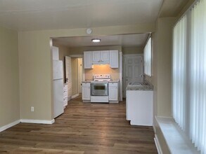 1351 McCoy Ave NE in Salem, OR - Building Photo - Building Photo