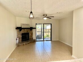 2066 Utah Ave in Jacksonville, FL - Foto de edificio - Building Photo