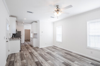 Sixth Avenue-A 55+ Community in Zephyrhills, FL - Foto de edificio - Interior Photo