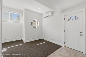 43-47-47 Tinker St in Woodstock, NY - Building Photo - Building Photo