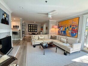2424 Selwyn Ave in Charlotte, NC - Foto de edificio - Building Photo